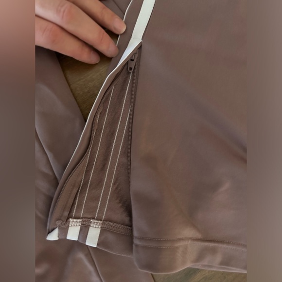 Adidas pants size s - Picture 2 of 3